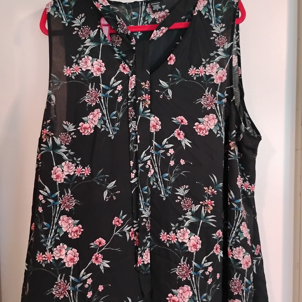 Torrid Black Floral Sleeveless Blouse